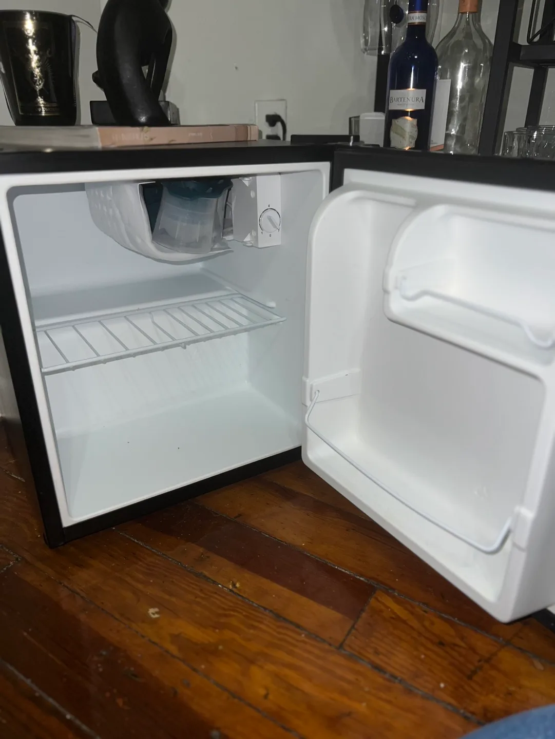 Black Mini-Fridge image indicator(2)