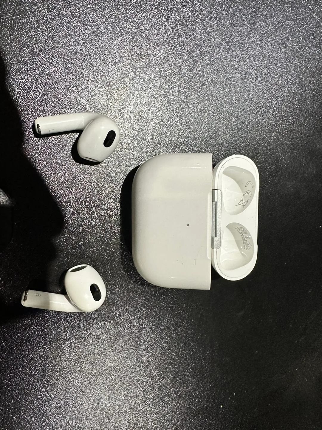 Apple AirPods 3rd Generation image indicator(4)