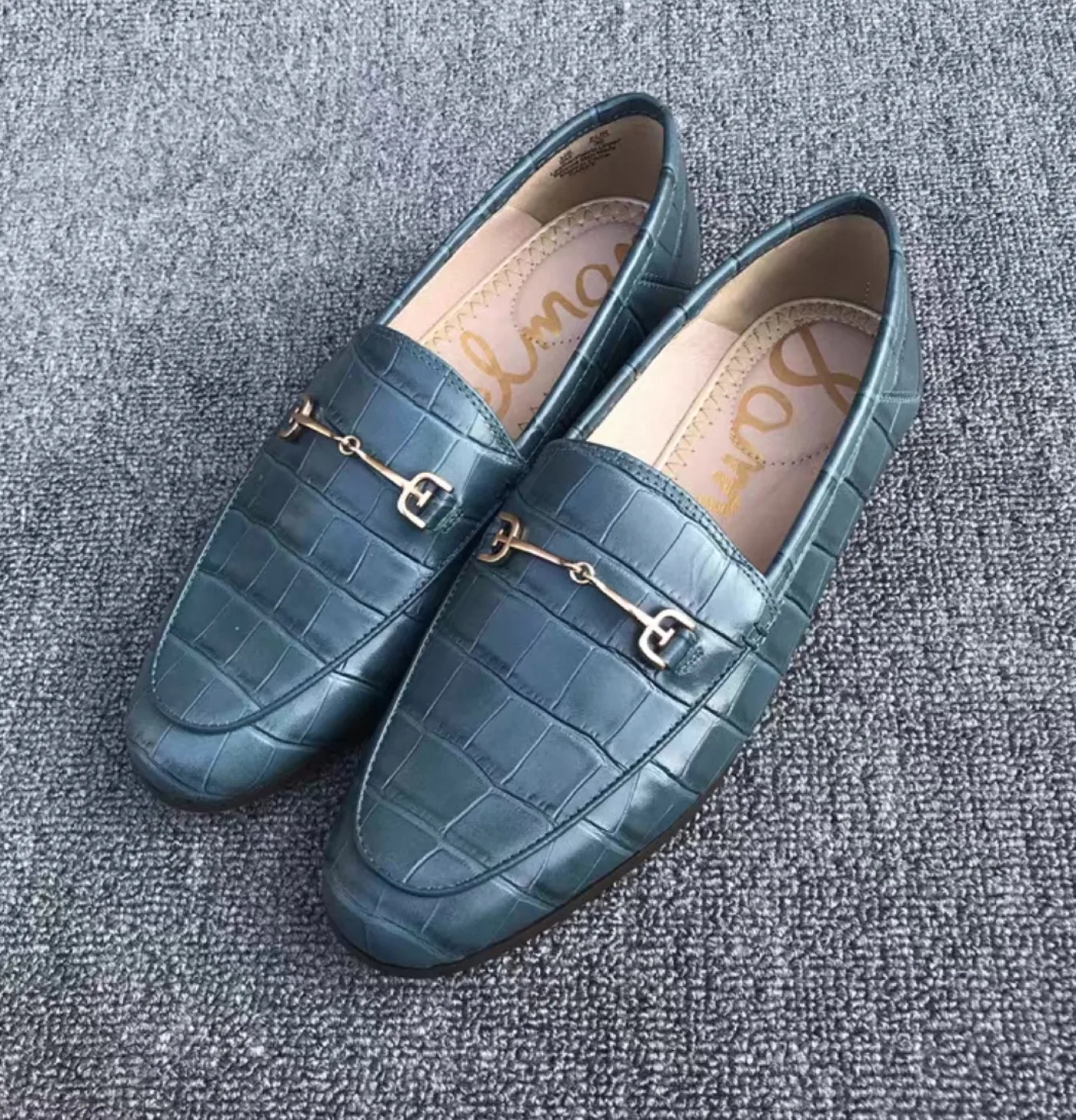 💯 % brandnew✨🌈Genius Crocodile-Embossed Leather Loafers thumbnail