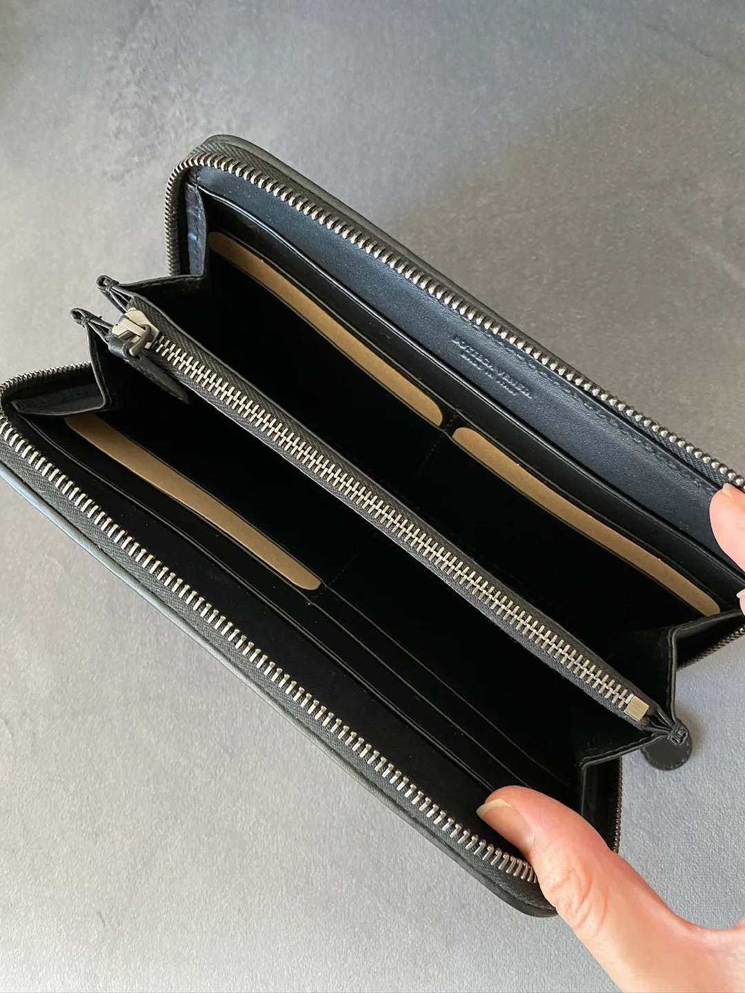 Authentic BRAND NEW Bottega Veneta Leather Wallet image indicator(3)