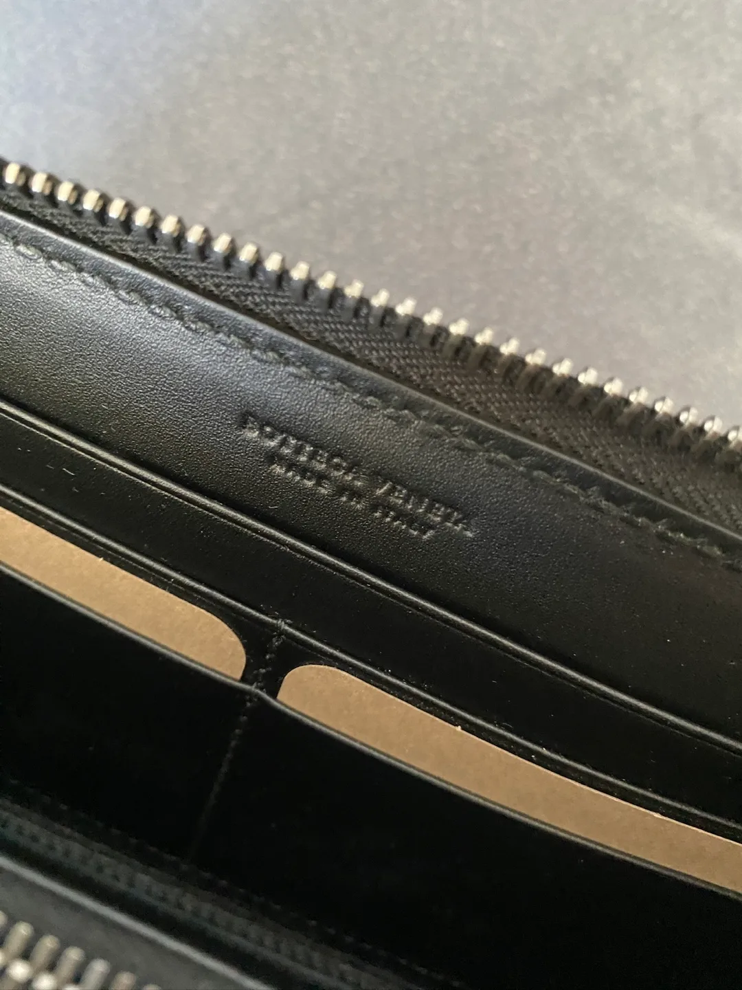 Authentic BRAND NEW Bottega Veneta Leather Wallet image indicator(4)