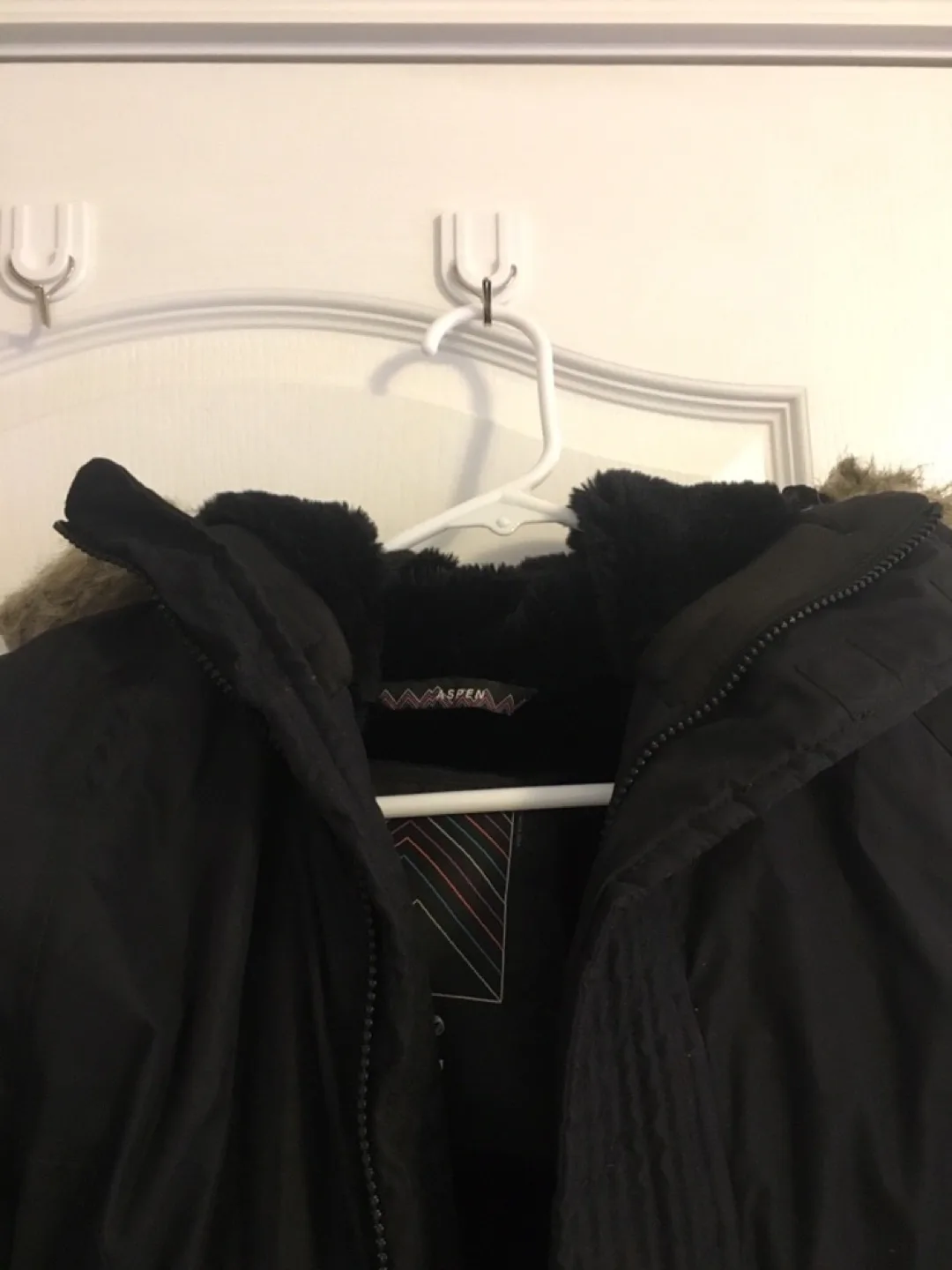 Aritzia TNA Aspen Parka / Winter Jacket Black  - Size XS image indicator(3)