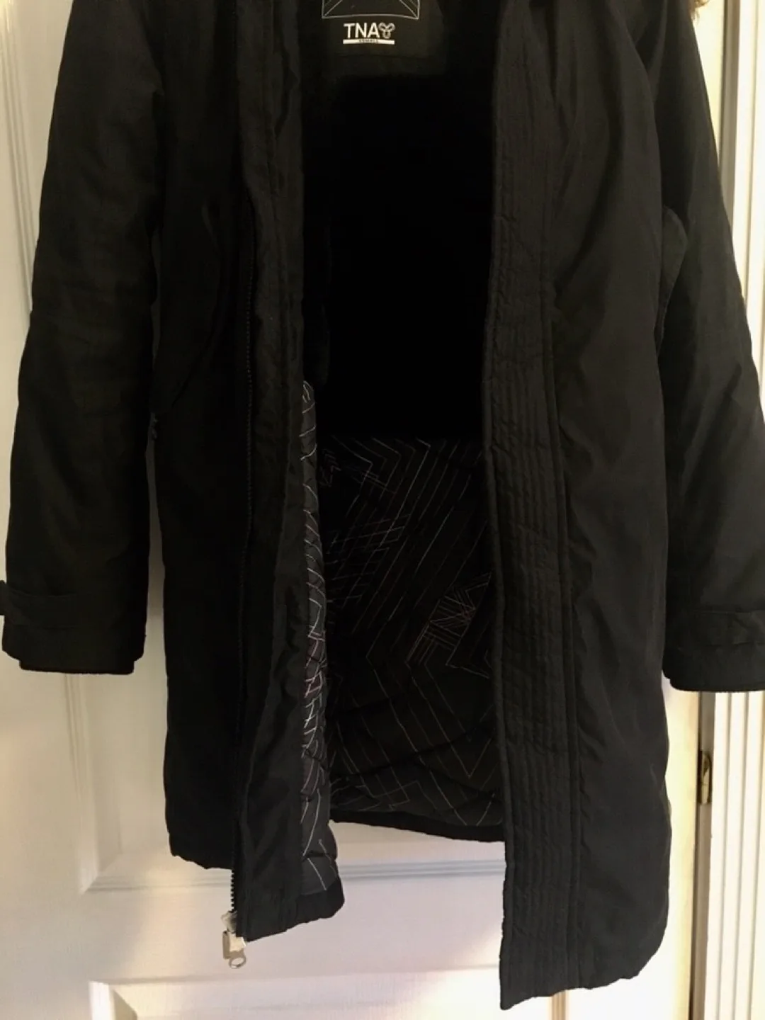 Aritzia TNA Aspen Parka / Winter Jacket Black  - Size XS image indicator(4)