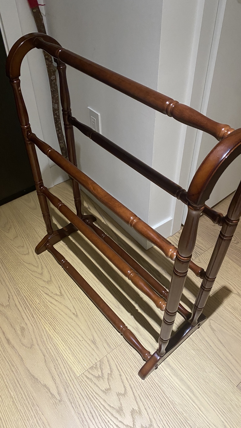 Italy Wooden Towel Rack