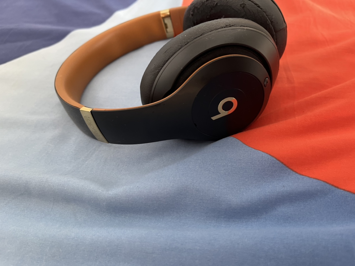 Refurbished Beats Solo3 Wireless Headphones - photo 2