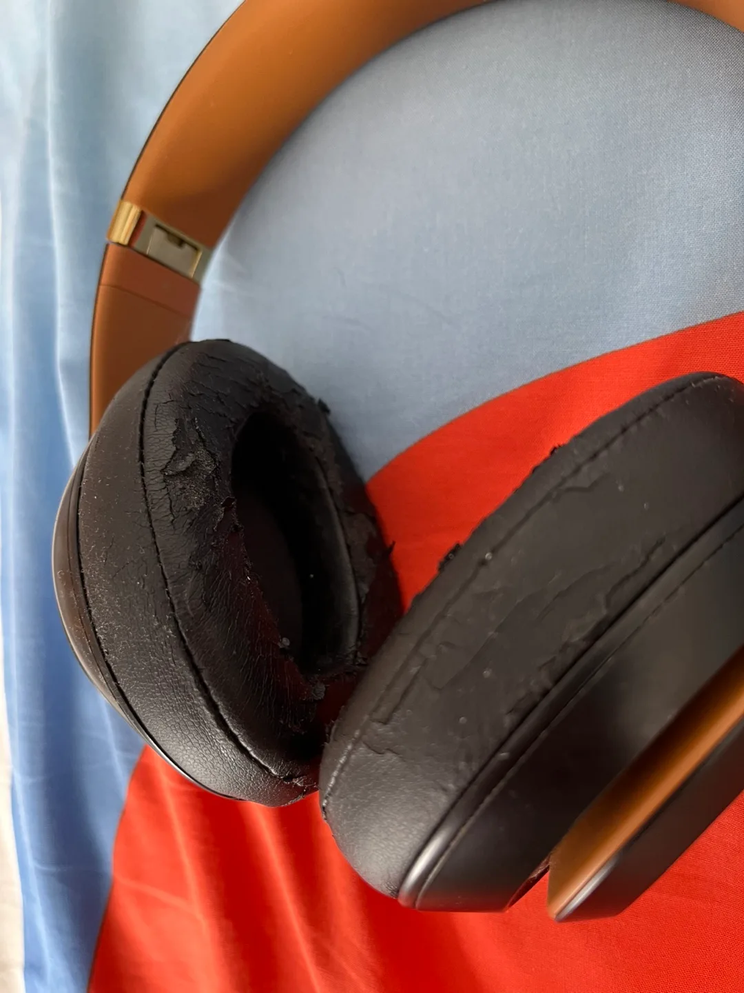 Refurbished Beats Solo3 Wireless Headphones image indicator(4)