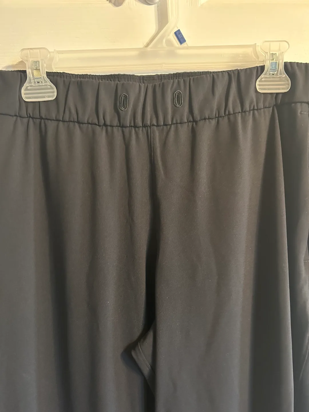 Lululemon “on the fly Pants” image indicator(2)