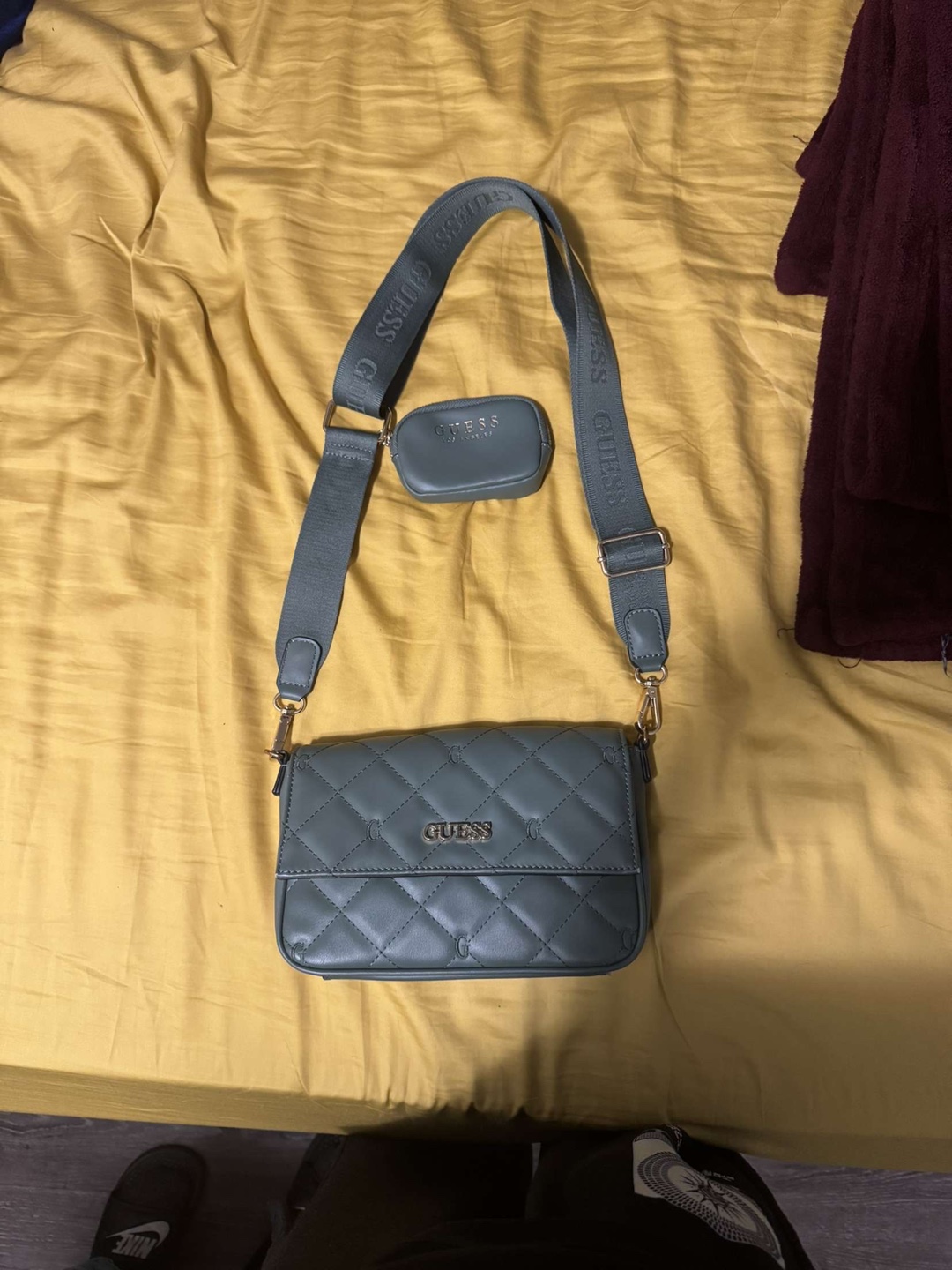 Guess quilted crossbody bag with pouch - photo 5
