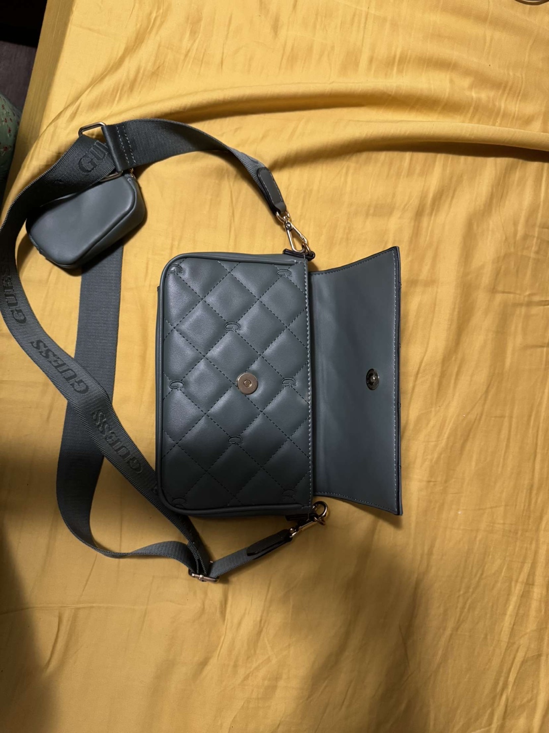 Guess quilted crossbody bag with pouch - photo 2