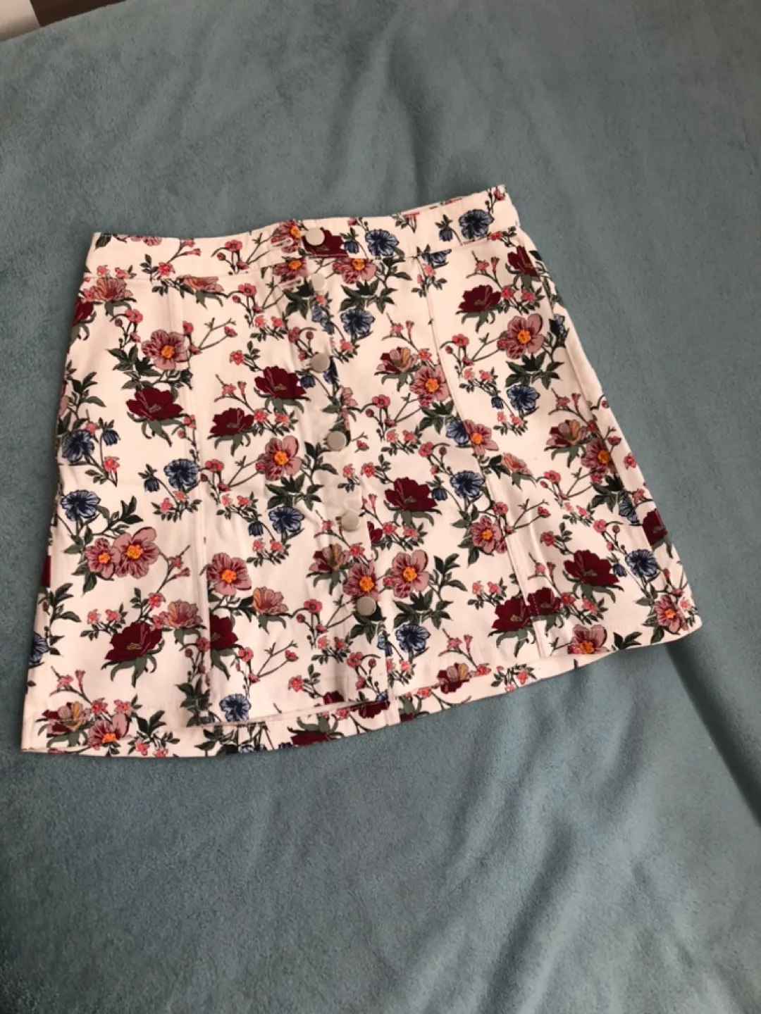 H&M Floral Button-Front Mini Skirt image indicator(2)