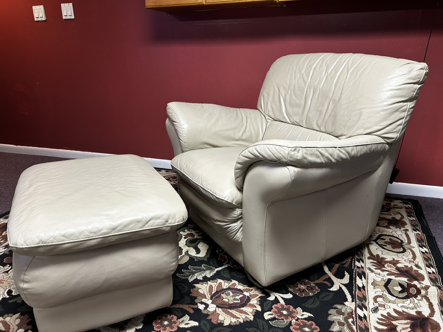 Off-White Leather Recliner Chair and Ottoman Set - photo 3