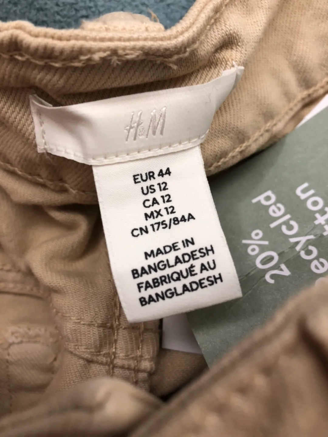 H&M Beige Denim Shorts - Size 12 image indicator(3)