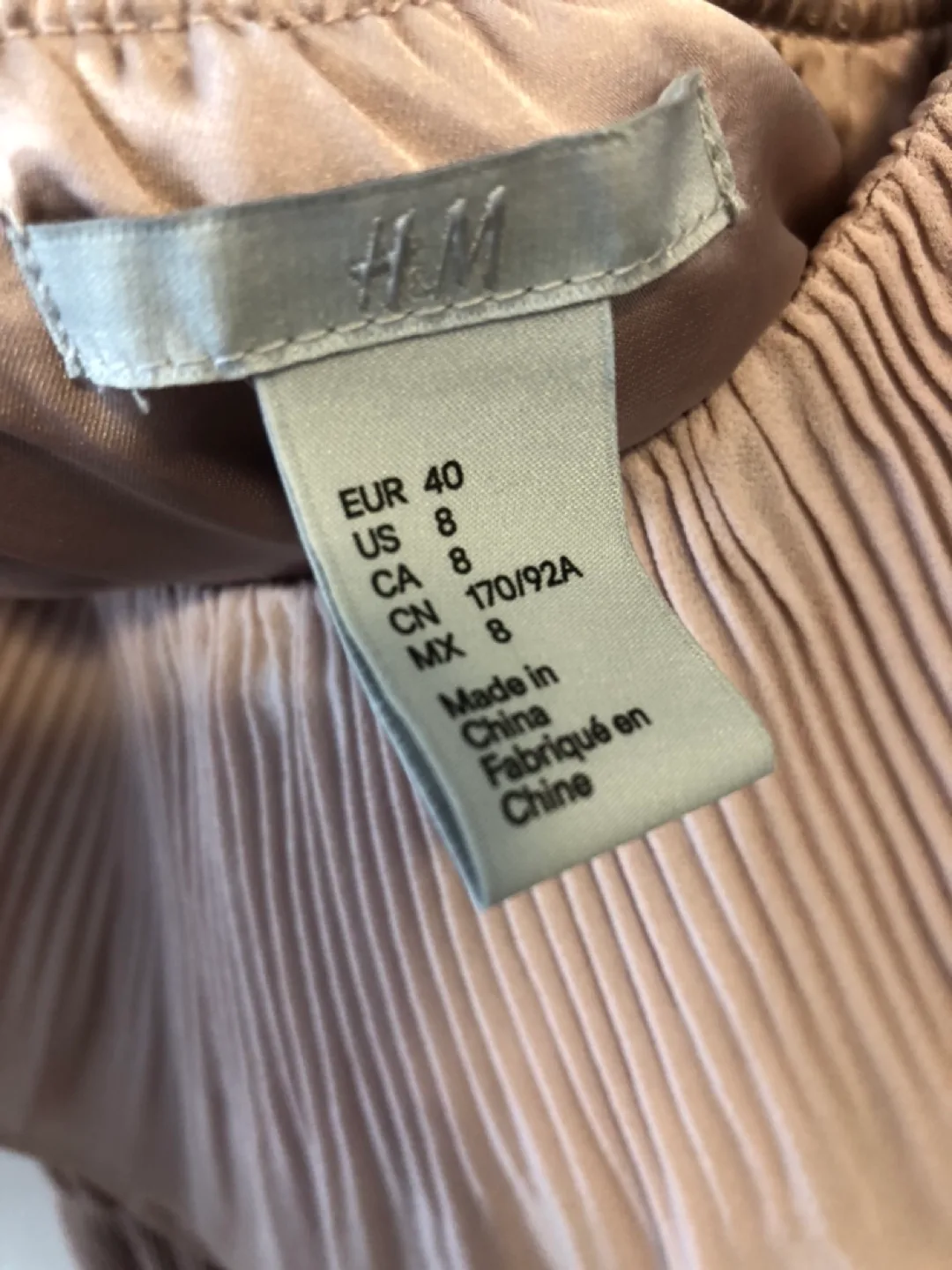 H&M blush pink pleated off-the-shoulder midi dress, size 8 image indicator(2)