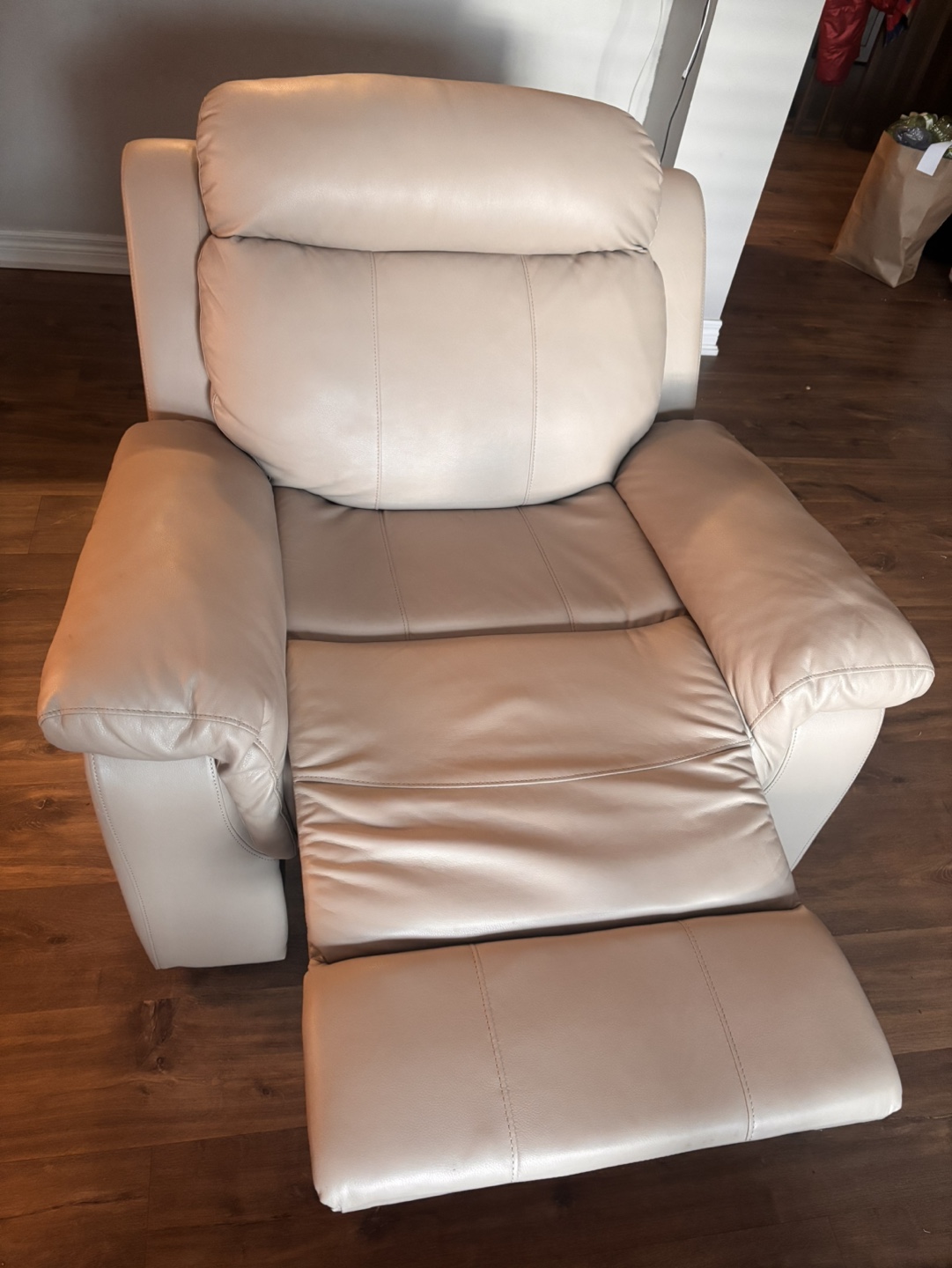 Beige Leather Recliner - photo 3