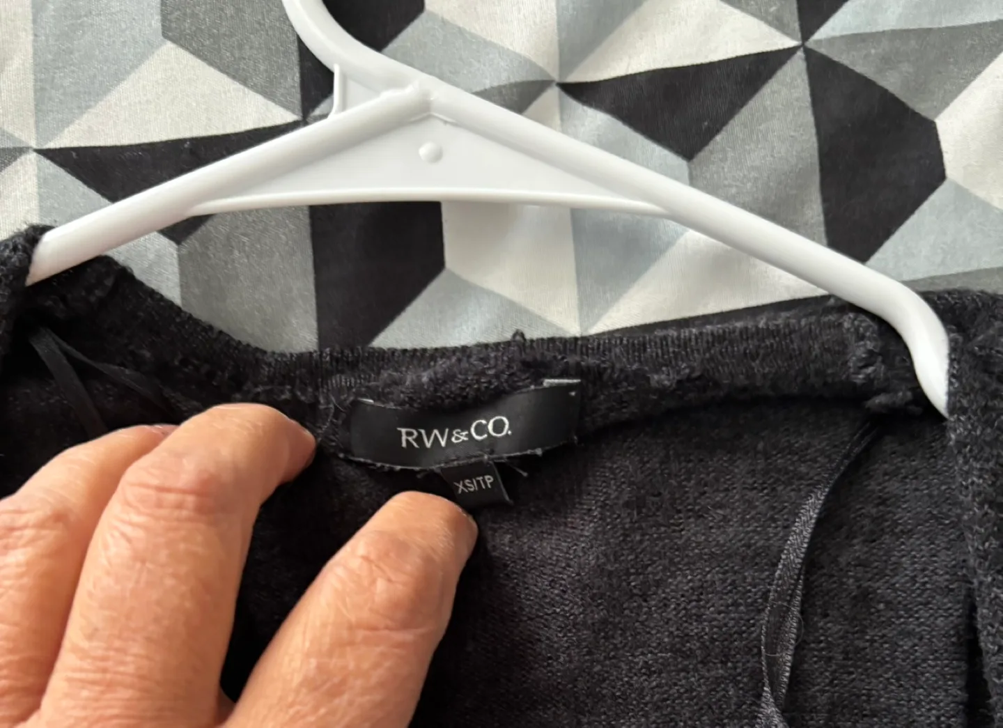 Women's Cardigan sweater image indicator(3)