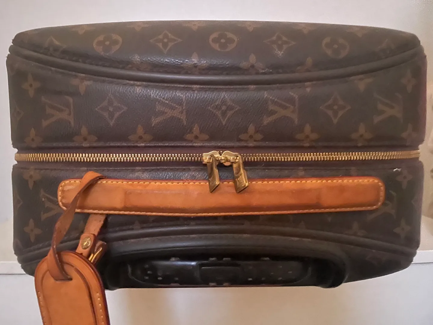 Louis Vuitton Monogram Zephyr 45 image indicator(3)