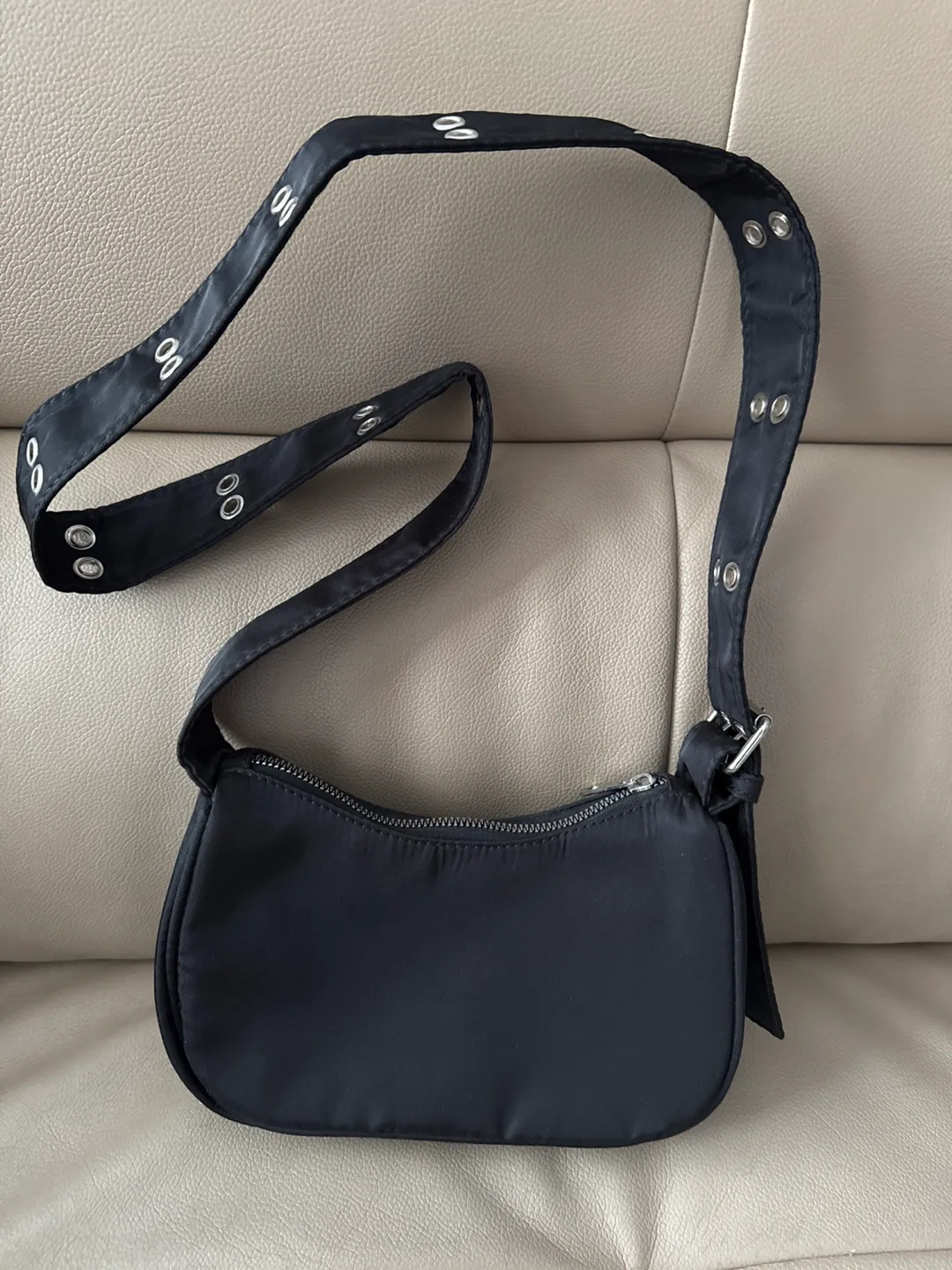 Small Black Purse image indicator(2)