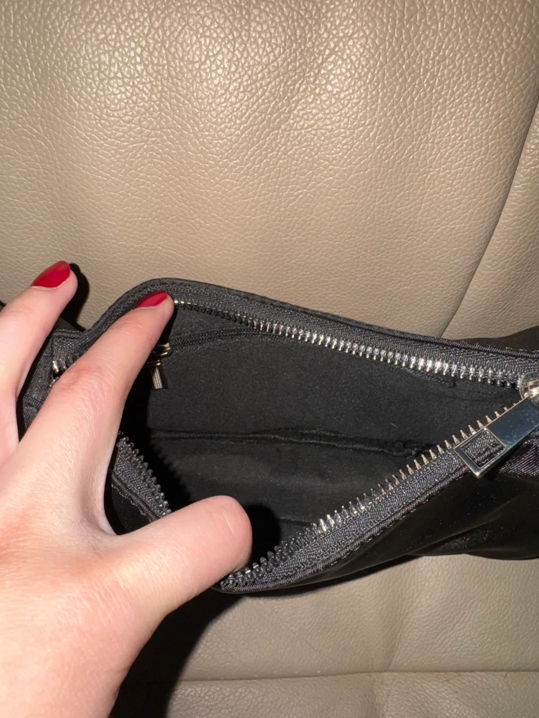 Small Black Purse image indicator(3)