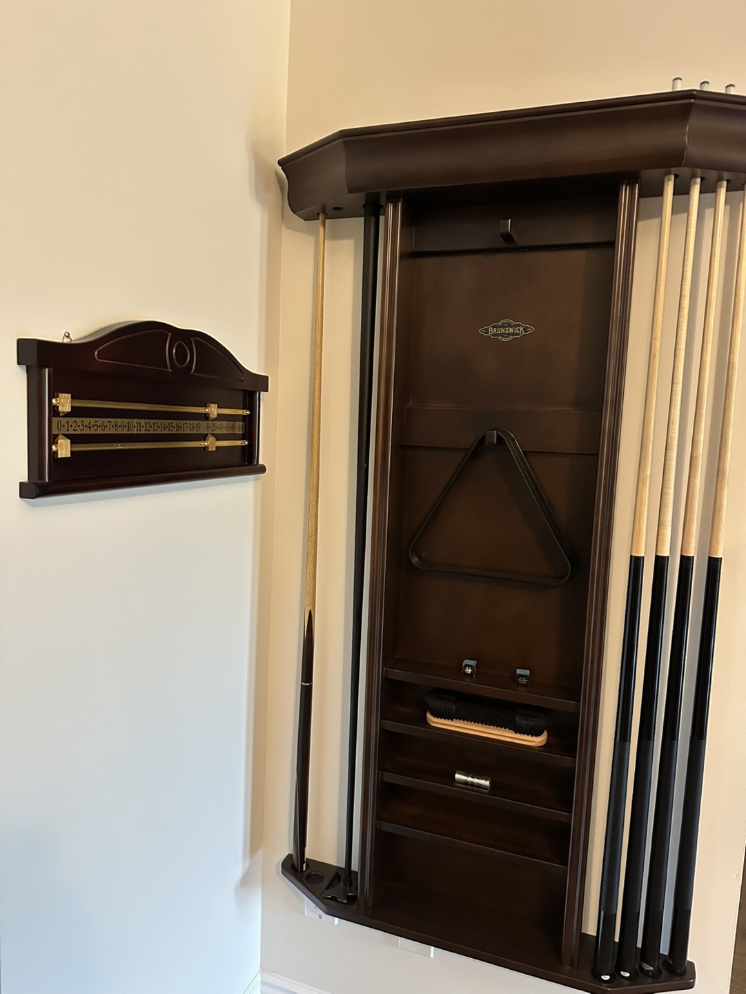 Brunswick billiard table with close to $1,000 Freebies - photo 3