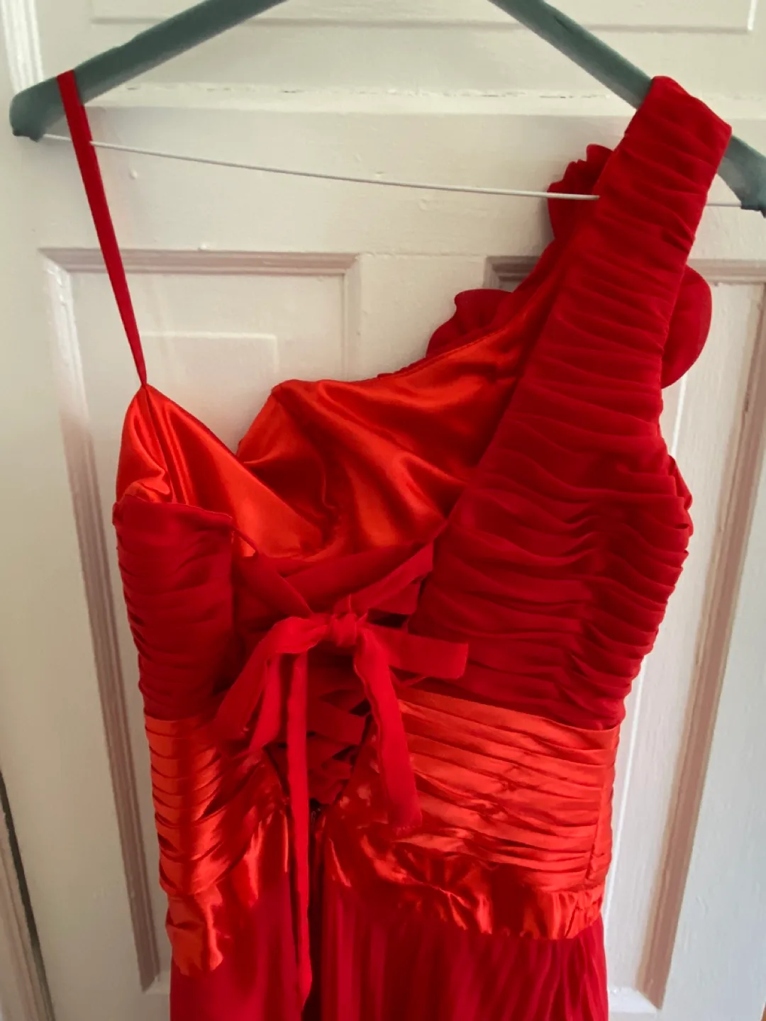 Red One-Shoulder Gown image indicator(4)