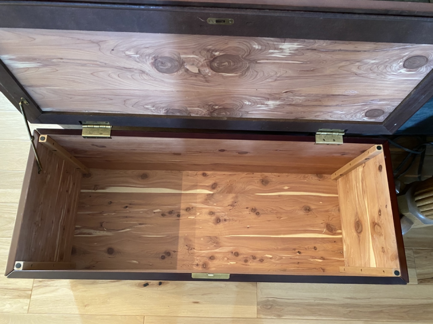 Wooden cedar chest - photo 2
