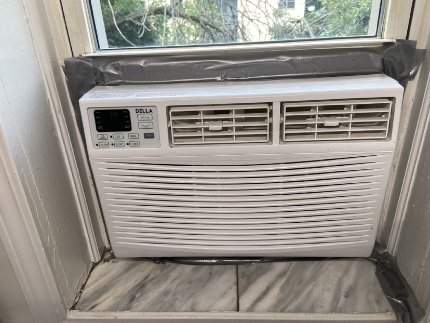Della Window Air Conditioner Unit