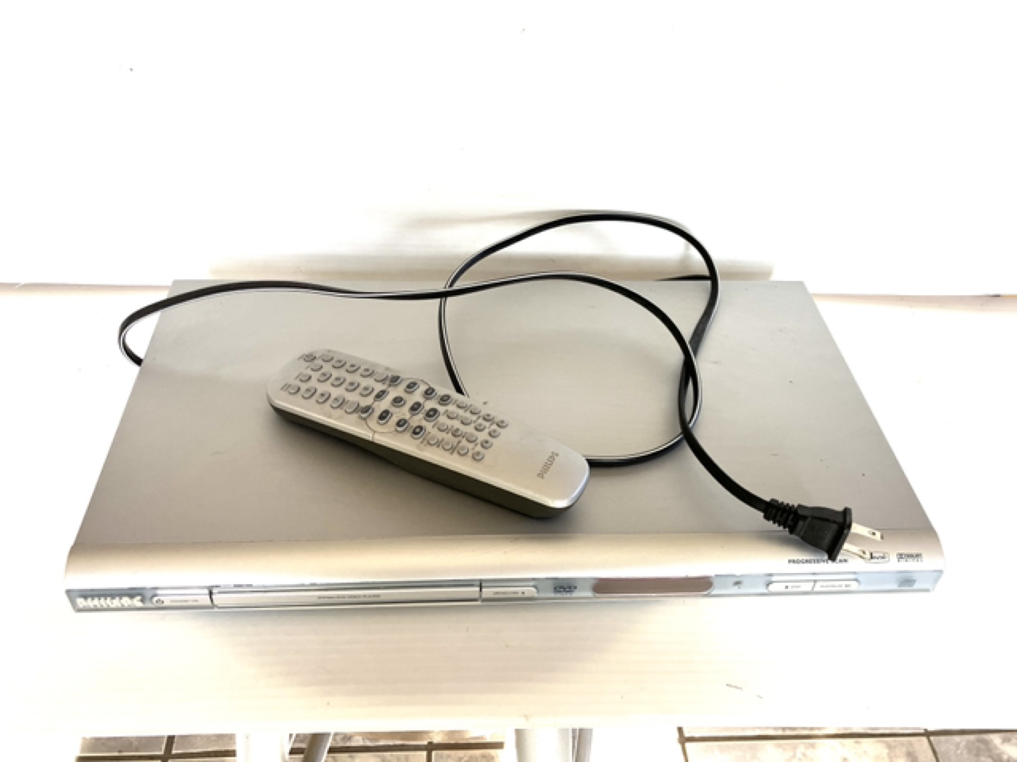 Phillip dvd player with controller