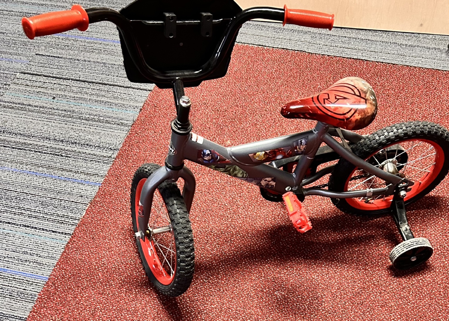 Avengers Marvel Kids Bike with Training Wheels - photo 2