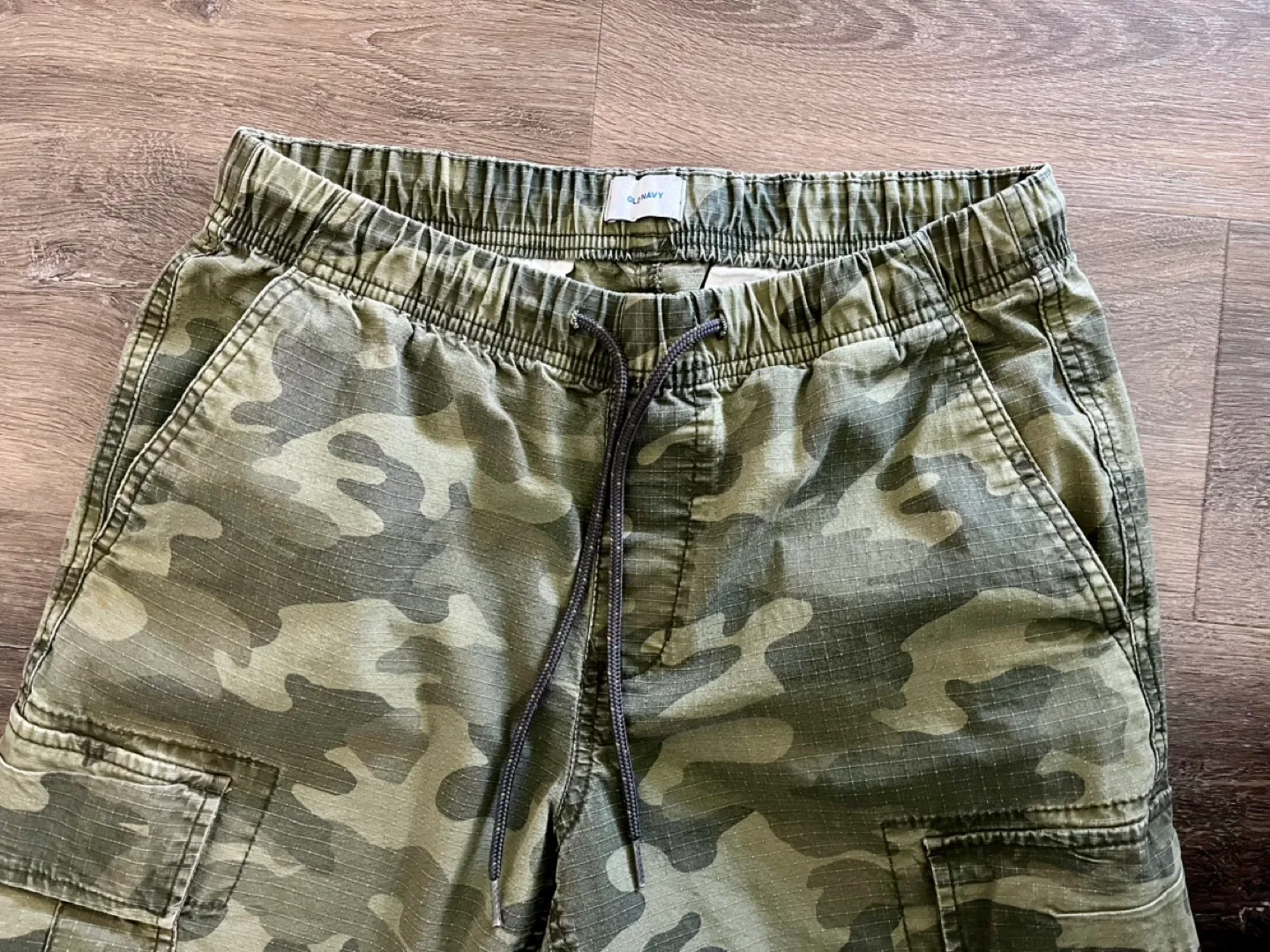 Old Navy Men's Camo Cargo Joggers - Size Small image indicator(2)