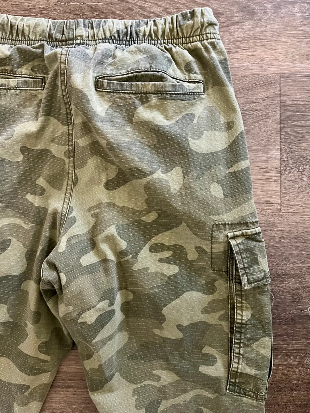 Old Navy Men's Camo Cargo Joggers - Size Small image indicator(3)