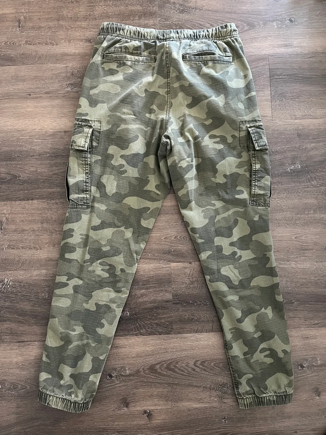 Old Navy Men's Camo Cargo Joggers - Size Small image indicator(7)