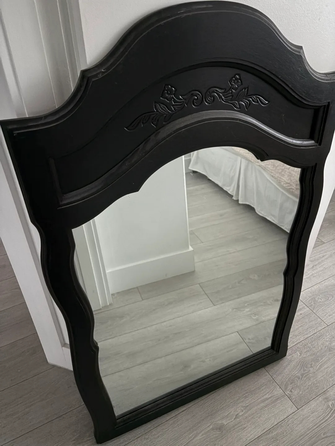 Black ornate mirror image indicator(4)