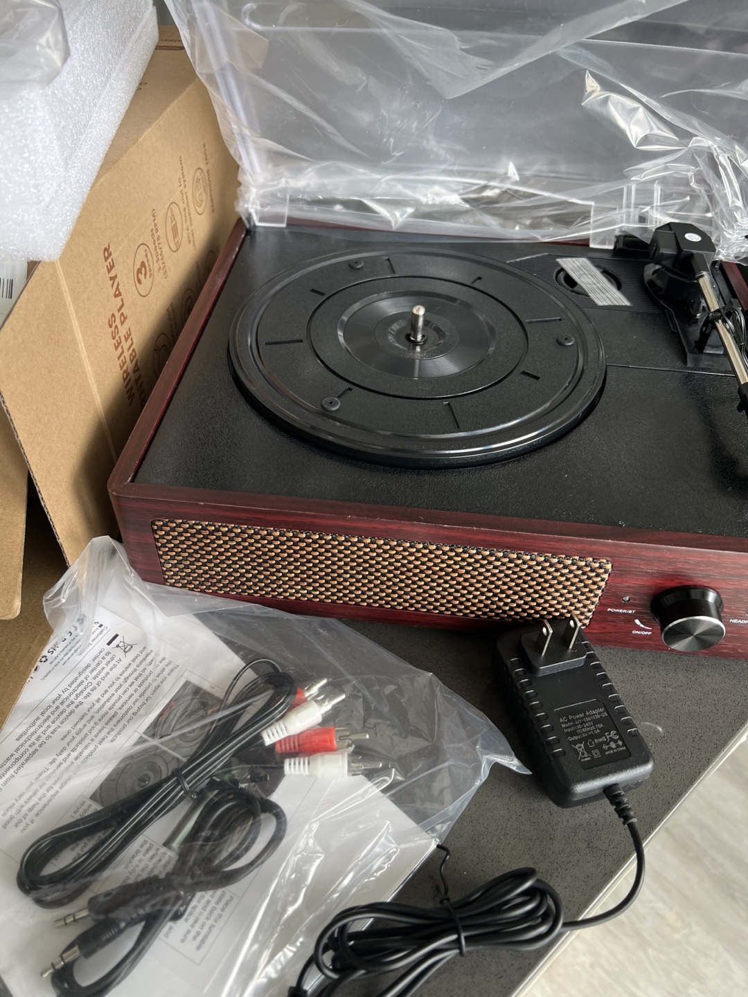 Vintage-Style Wireless Turntable - NEW - photo 4