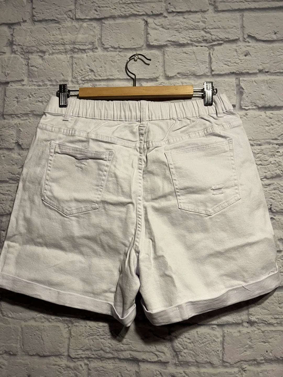 New White Distressed Denim Shorts - Size L image indicator(3)