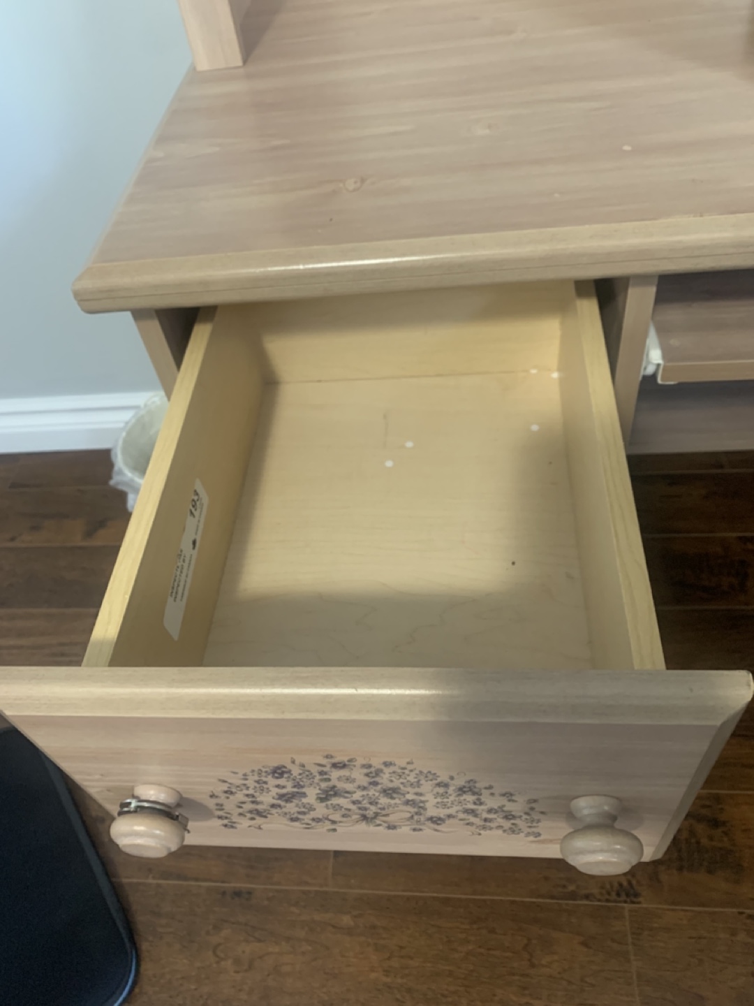 Kids' Wooden Desk with Hutch - photo 4