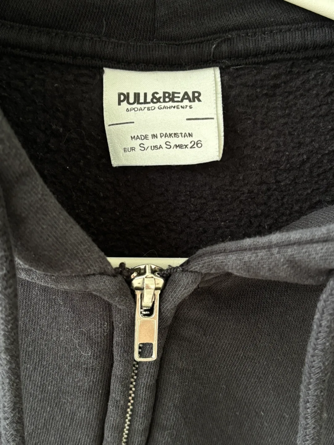 Pull&Bear Black Zip-Up Hoodie Size S image indicator(3)