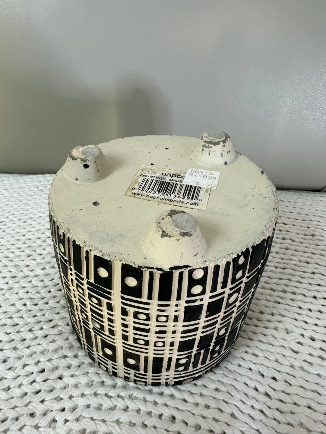 🌸 Black & Beige Geometric Patterned Planter #freecycle image indicator(4)