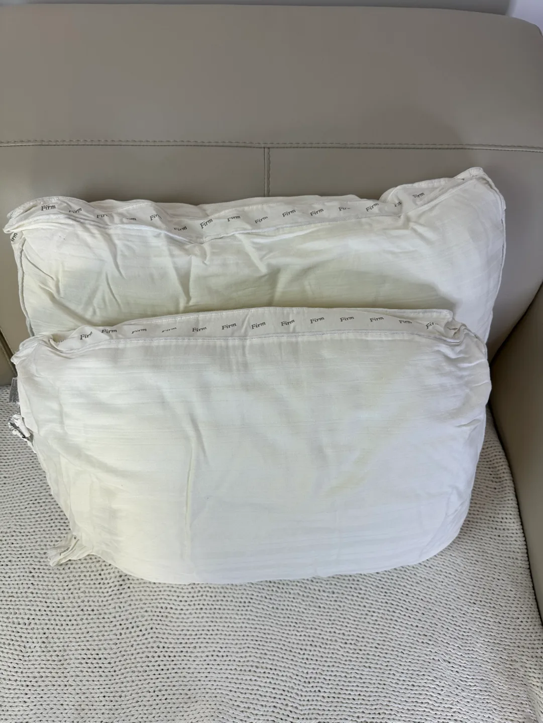 🌸 Used washed JCPenney Firm Pillows - Set of 2 #freecycle image indicator(3)