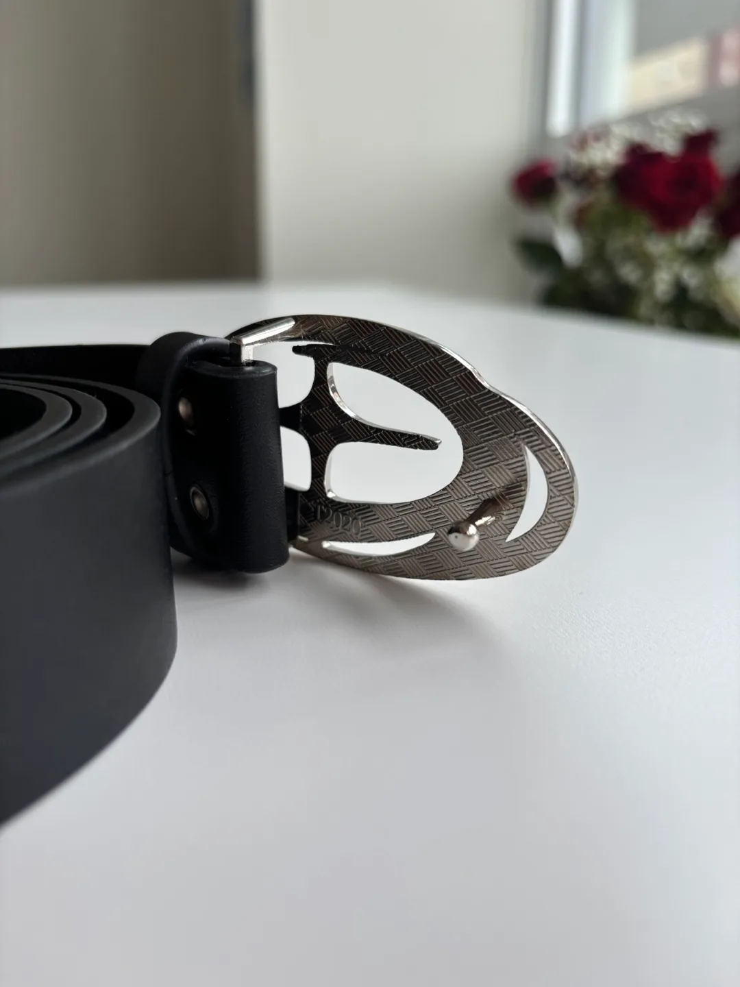 Black Leather Belt with Unique Buckle image indicator(3)