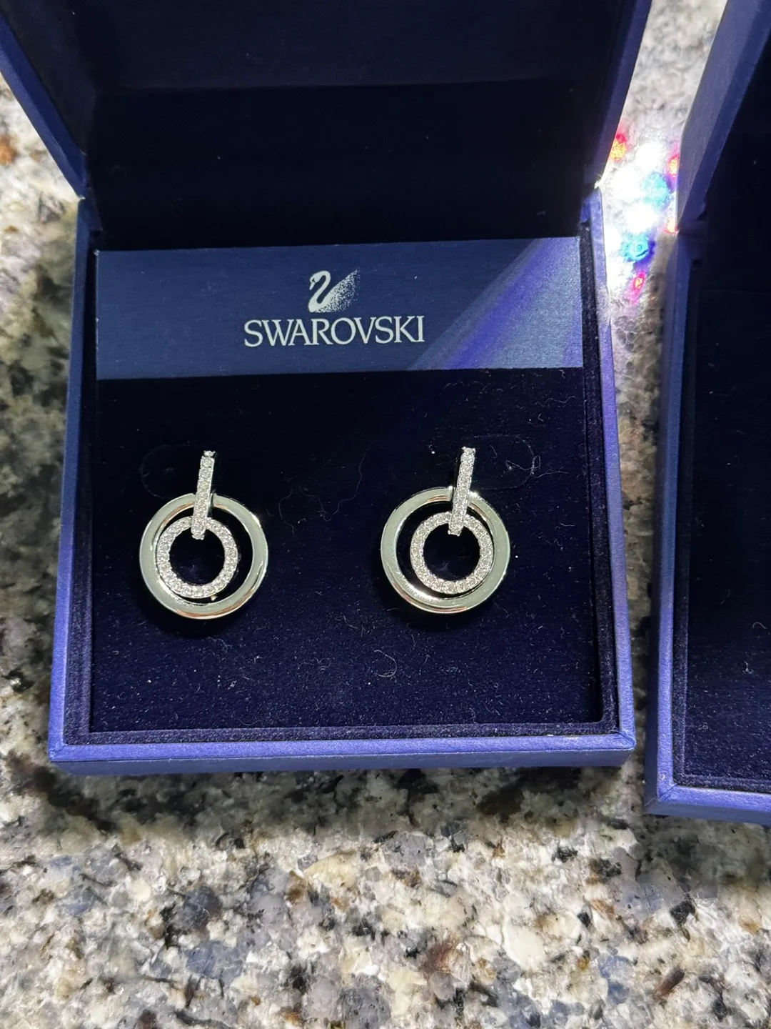 Swarovski Circle Pendant and Earrings Set image indicator(2)