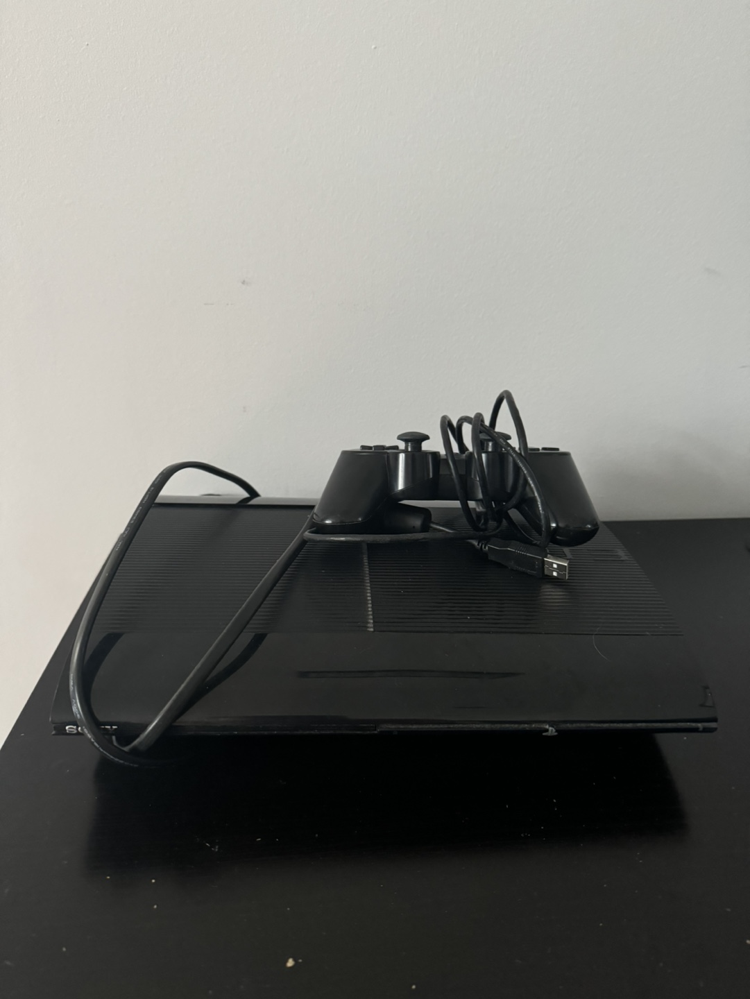 PlayStation 3 with Wireless DualShock 3 and Charger 2012 Release - photo 2