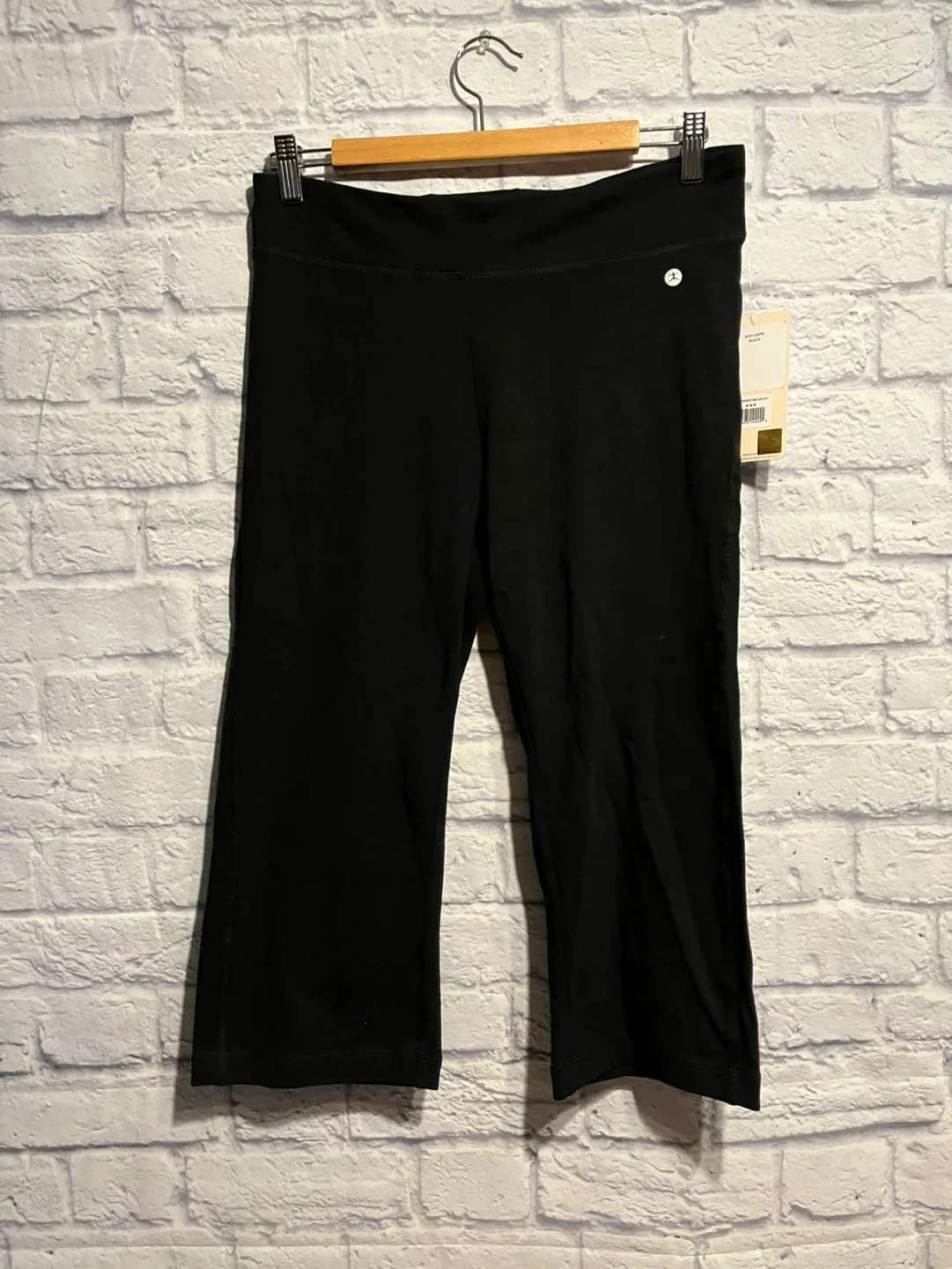 New Danskin Capri Casual Pants - Size Medium image indicator(2)