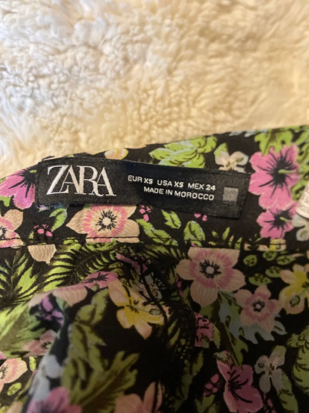 Zara floral mini skirt size XS image indicator(3)