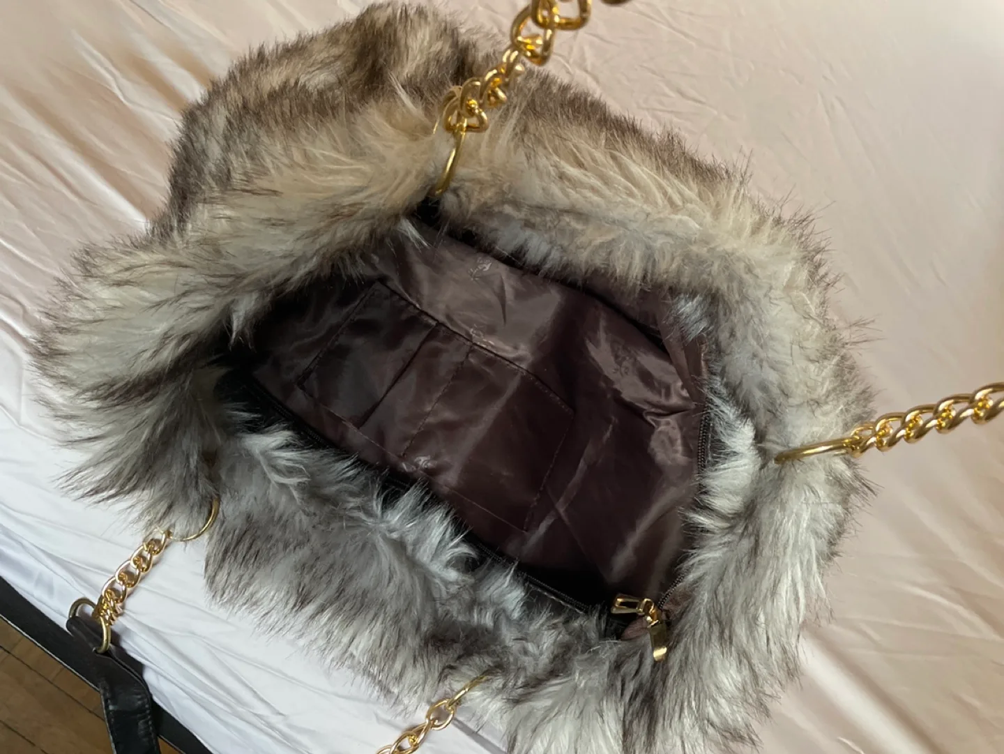 Grey Faux Fur Tote Bag with Gold Chain Strap image indicator(3)