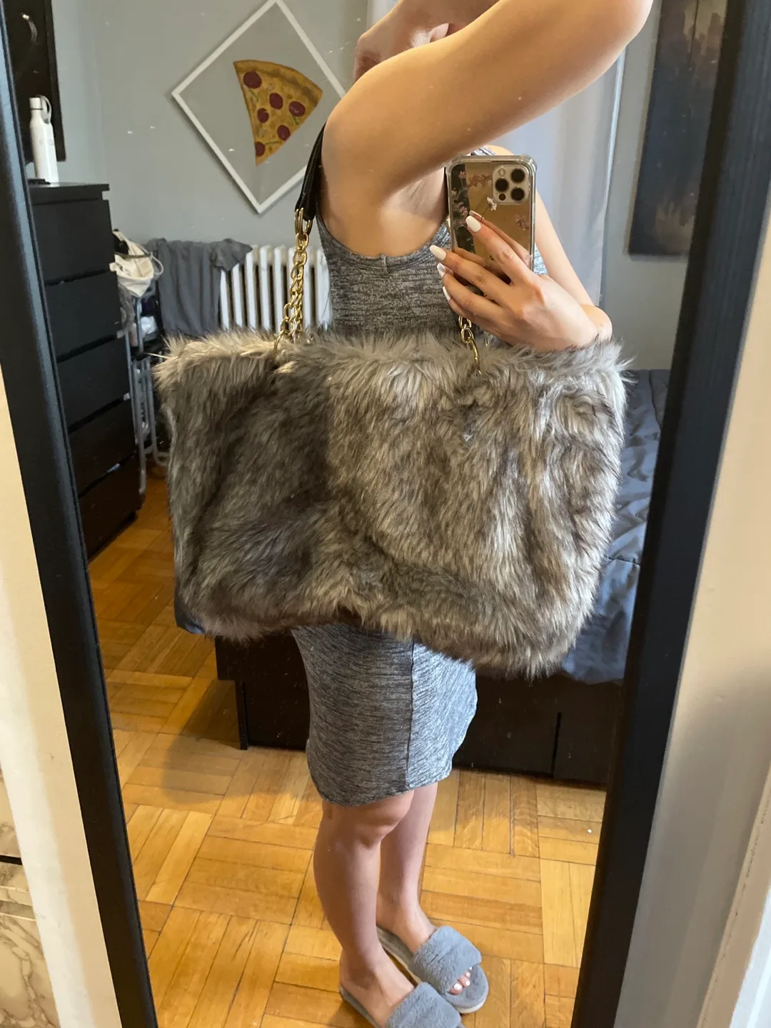Grey Faux Fur Tote Bag with Gold Chain Strap image indicator(4)