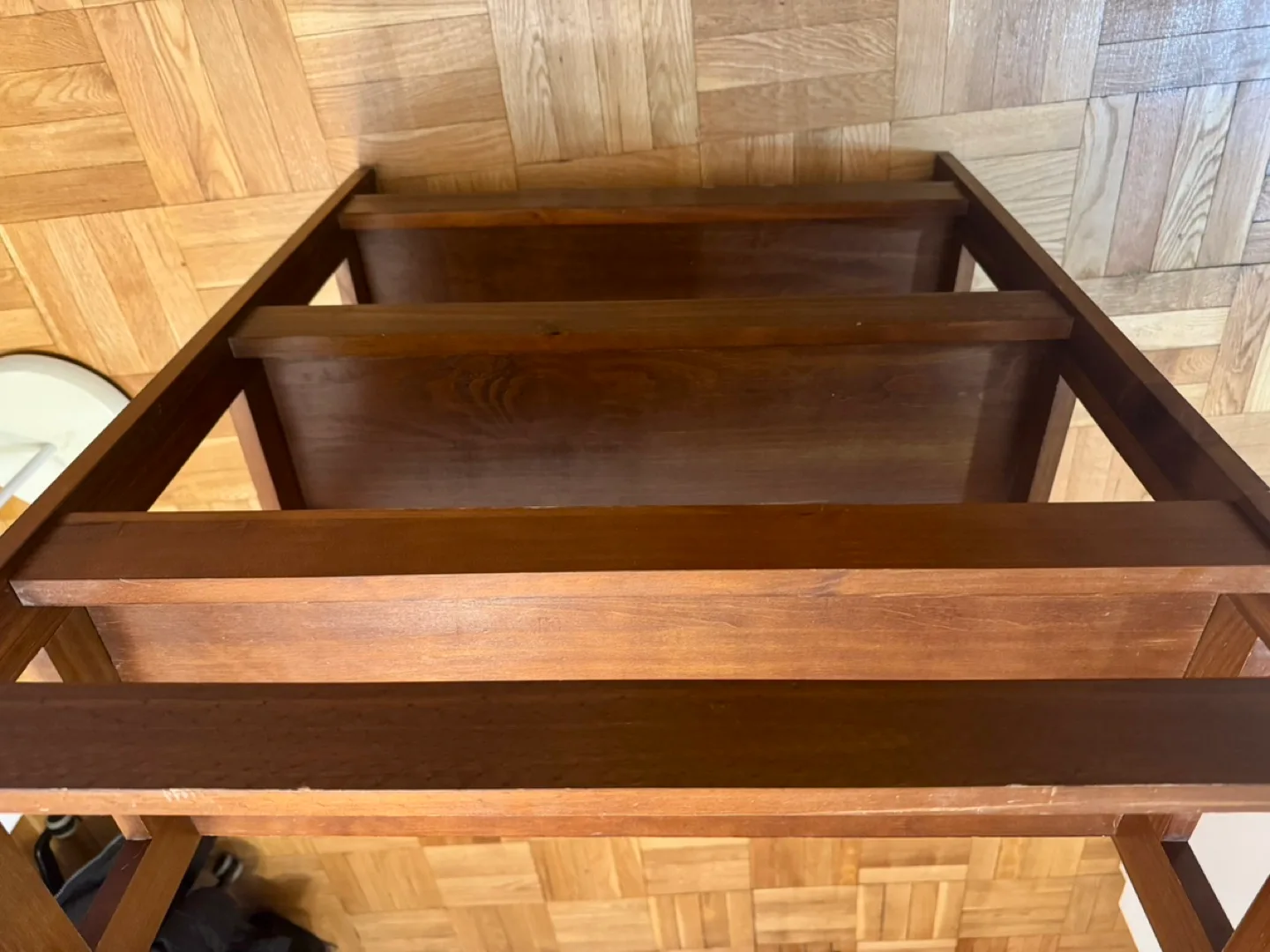 Three-shelf wooden bookcase image indicator(4)