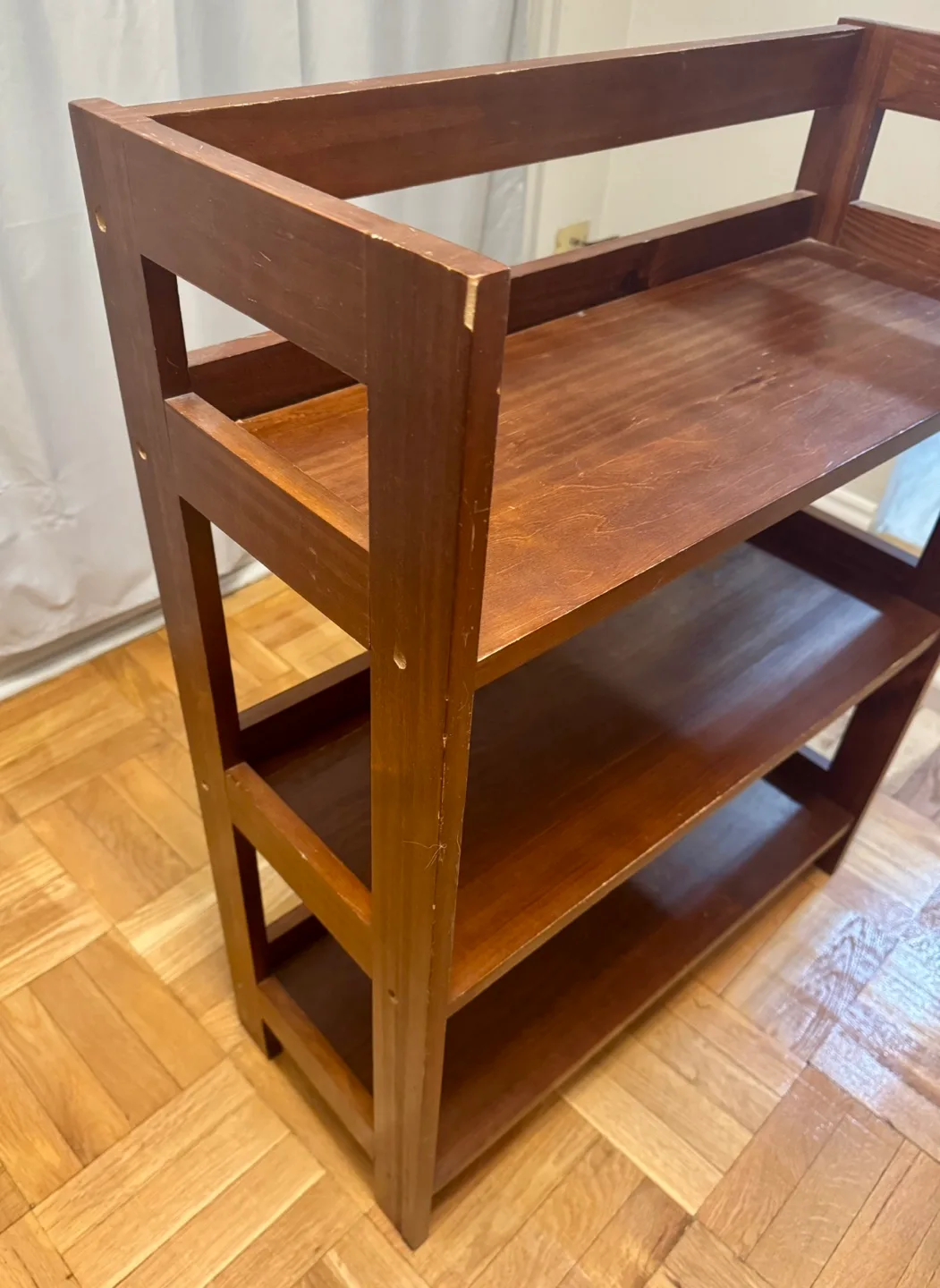 Three-shelf wooden bookcase image indicator(3)