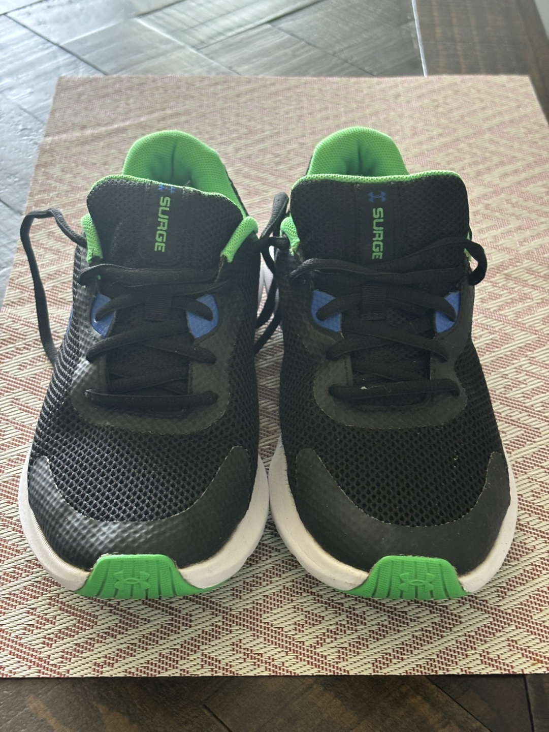 Under Armour Surge Boys' Running Shoes - Size 6Y - photo 2