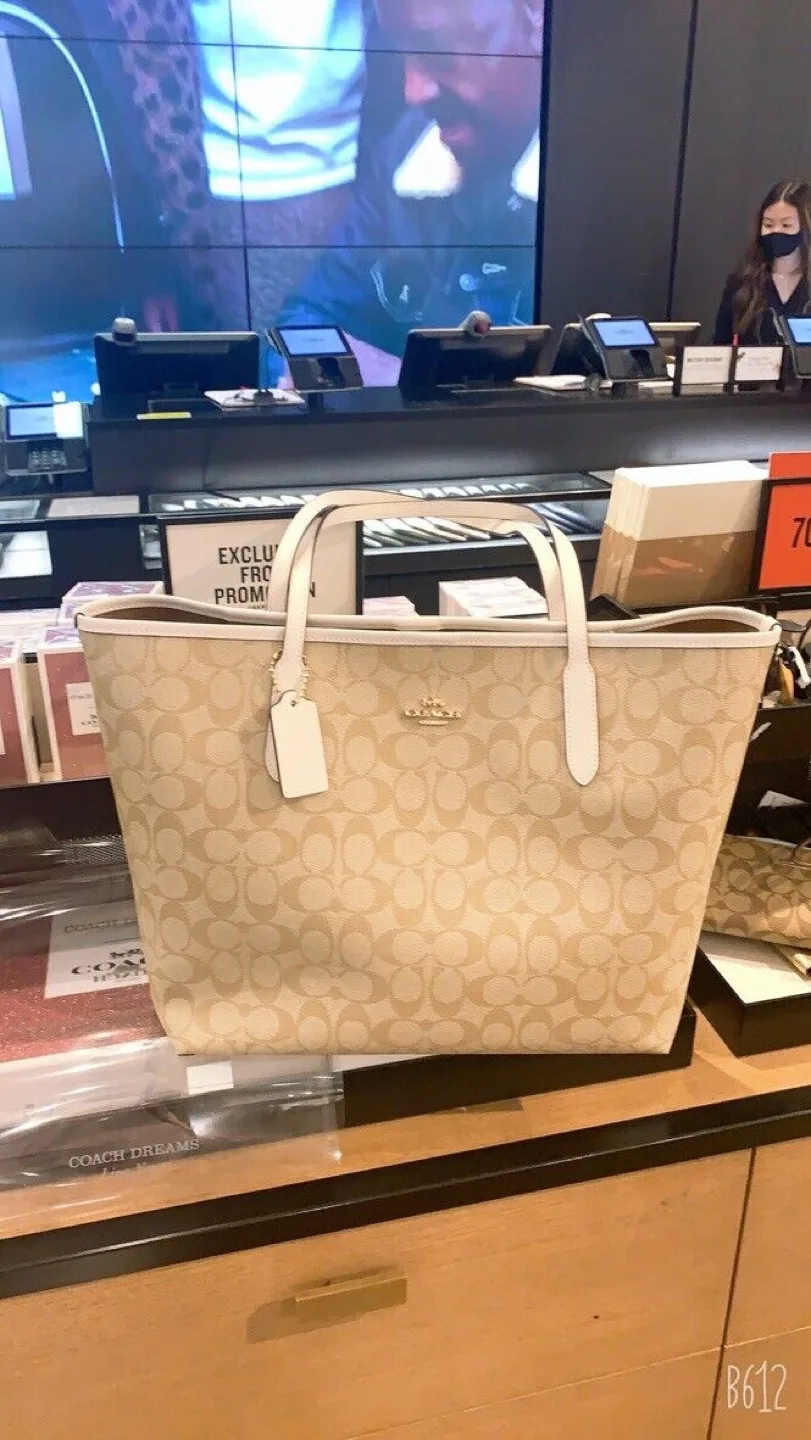 Coach Tote Bag - Signature Canvas image indicator(4)