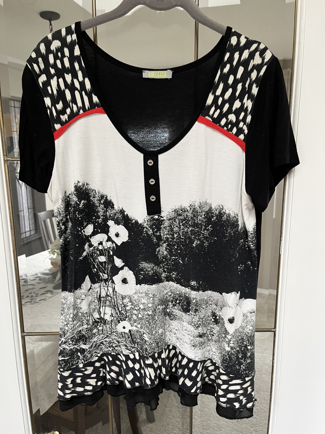 Dolcezza Women's Black and White Floral Top